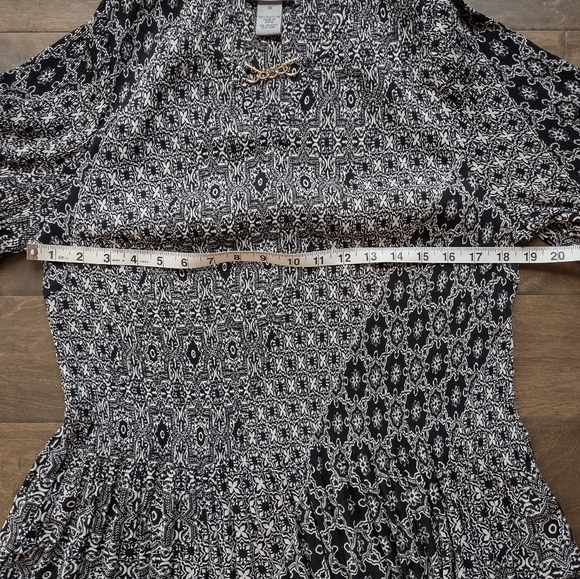 Catherines Smocked Mosaic Print Flutter Sleeve Tunic Top - Picture 10 of 12